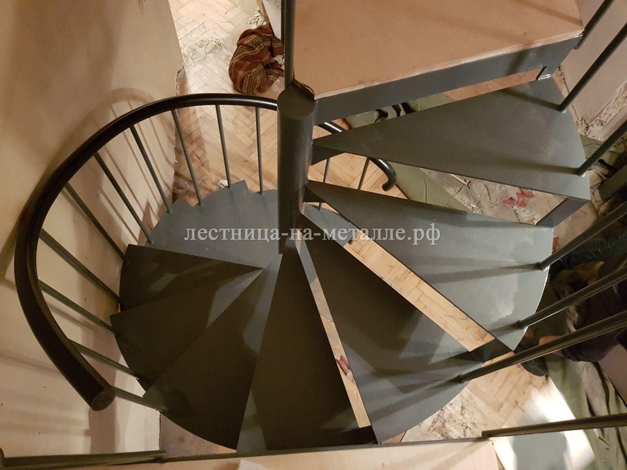 винтовая лестница из листа металла