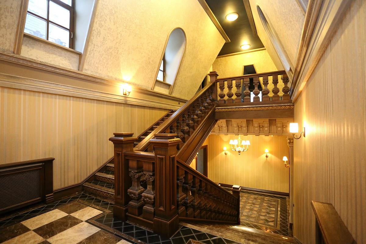 деревянная лестница в дом