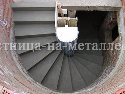 подвальная бетонная лестница