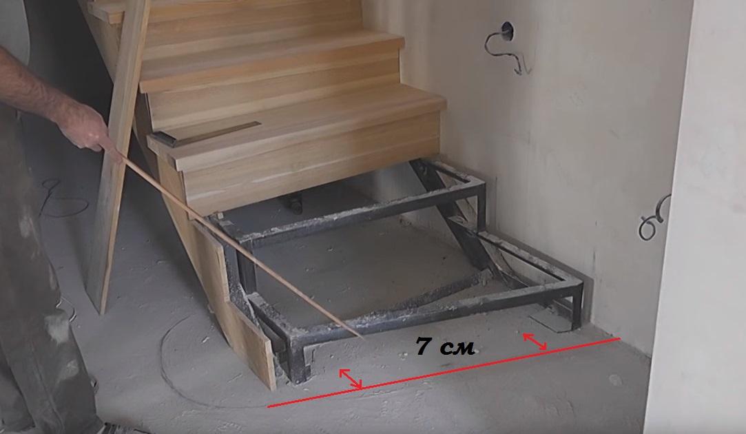 как закрепить ступени на металлической лестнице